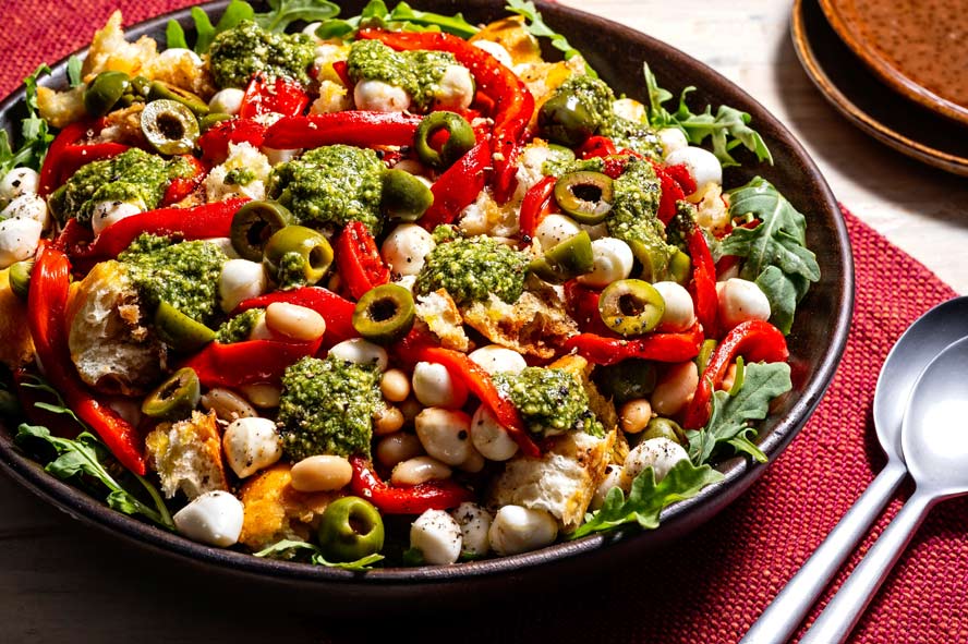 This red pepper, mozzarella and pesto salad pops with color and flavor
	
	