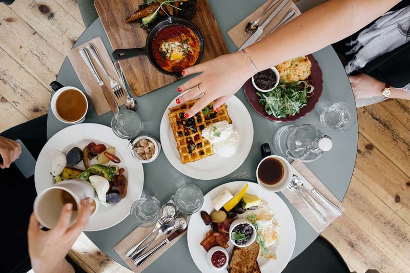 These employees eat at work. City Hall wants to punish them